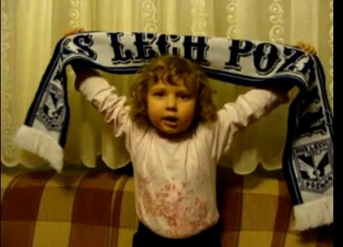 Młoda fanatyczka lecha, śpiewa legia kurczak.
