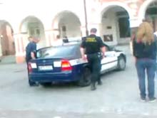Ucieczka z radiowozu i brawurowa akcja policji
