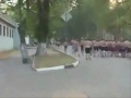 Jeden gość Vs. 100 kiboli