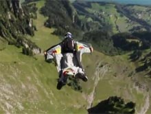 Wingsuit gliding z Cedriciem Dumontem