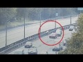 Dwie kobiety z premedytacj� wpadaj� pod samoch�d !!!