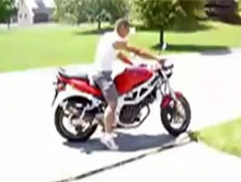 Pierwsza jazda na motocyklu - nie jest �atwo
