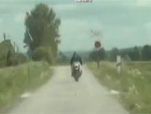 Ucieczka motocyklisty przed policj�