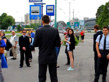 Przemowa na przystanku autobusowym
