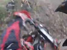Rzuci� w koleg� motocyklem